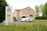 Brit Hotel Confort Roissy Saint-Witz - parking
