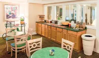Days Inn & Suites by Wyndham Arlington Heights Отели в г. Буффало Гров