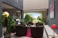 Val Baussenc, the Originals Relais Hotels in Saint-Martin-de-Crau