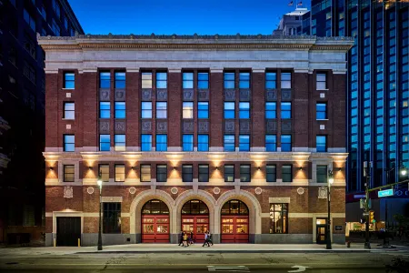 Detroit Foundation Hotel Отели рядом с достопримечательностью «Joe Louis Monument»
