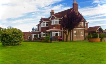 The Moorhead Bed & Breakfast - Housity