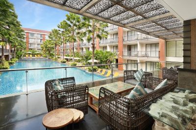 屋外プール スイス ベルホテル チューバンの写真