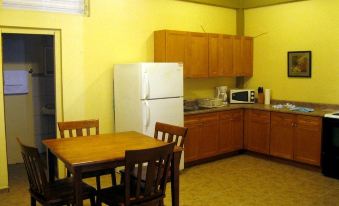West Coast Inn's - Housity