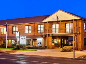 Holbrook Town Centre Motor Inn