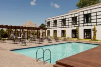 ANEW Hotel Hilton Pietermaritzburg - piscina
