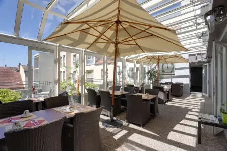 La Maison Hôtel Mulhouse Centre Отели рядом с достопримечательностью «Cité de l'Automobile»