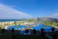 FLC Luxury Hotel Quy Nhon - Pools