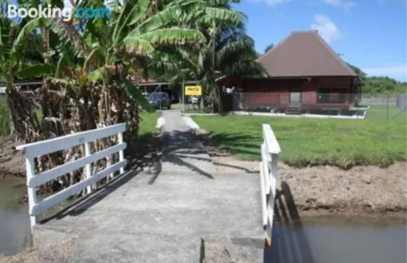 賴阿特阿島機場簡易別墅度假屋