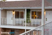 The Chalet - Motels