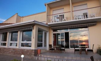 Beach Hotel - le Grand Chalet - Housity