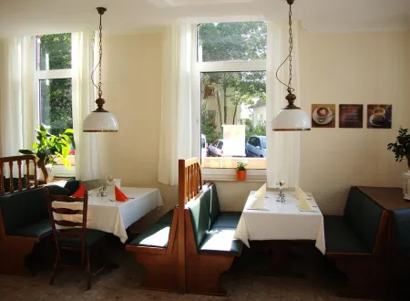 Apart Hotel Sarstedter Hof Отели в г. Нордштеммен