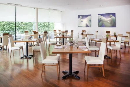 Lanes Hotel Отели в г. Мостертон