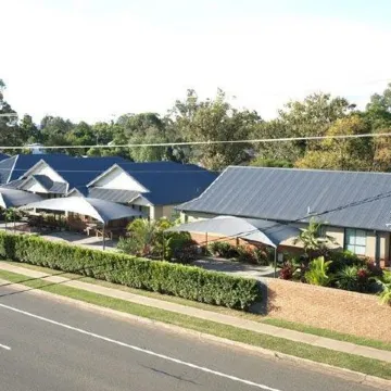 Francis Phillip Motor Inn and the Lodge