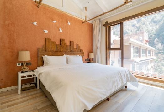 3. 이머싱 호텔 (..