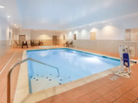 La Quinta Inn & Suites by Wyndham Cincinnati Airpt Florence Hotels in Florence