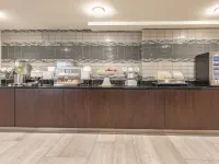 La Quinta Inn & Suites by Wyndham Salem NH - sarapan