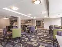 La Quinta Inn & Suites by Wyndham Salem NH - breakfast