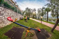 Hotel Royal Village فنادق في ليموني سول غارد