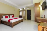 RedDoorz near Taman Samarendah Hotel di Loa Bakung
