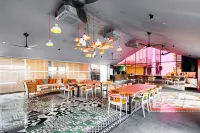 M Social Hotel Singapore - breakfast