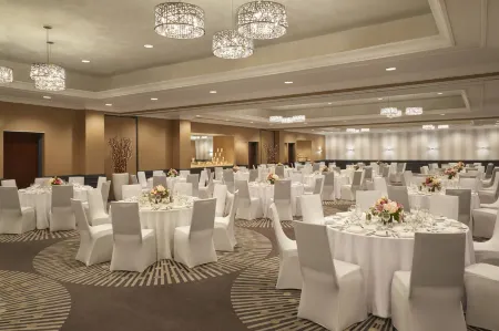 Courtyard Toronto Downtown Отели рядом с достопримечательностью «Canvas Gallery»