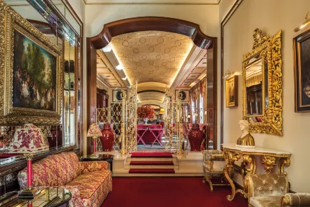 Hassler Roma Отели рядом с достопримечательностью «Гробница Цецилии Метеллы»