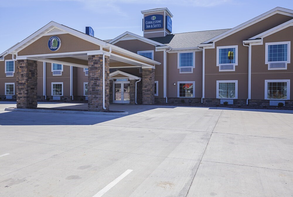 Cobblestone Hotel & Suites - Paxton