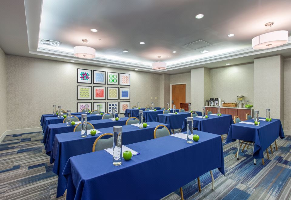 Holiday Inn Express Hauppauge-Long Island