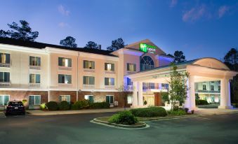 Holiday Inn Express & Suites Walterboro I-95