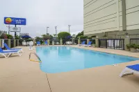 Comfort Inn University - Pools