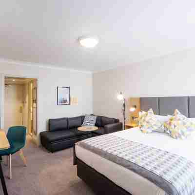 Holiday Inn Farnborough Rooms