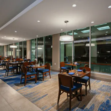 Holiday Inn LOS ANGELES - LAX AIRPORT by IHG Отели рядом с достопримечательностью «Район аэропорта Лос-Анджелеса»