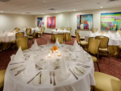 ฮอลิเดย์ อินน์ โตรอนโต ดาวน์ทาวน์ เซ็นเตอร์ บาย IHG โรงแรมในโตรอนโต