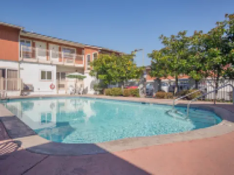 Econo Lodge Inn & Suites - North Vancouver Hotels in North Vancouver