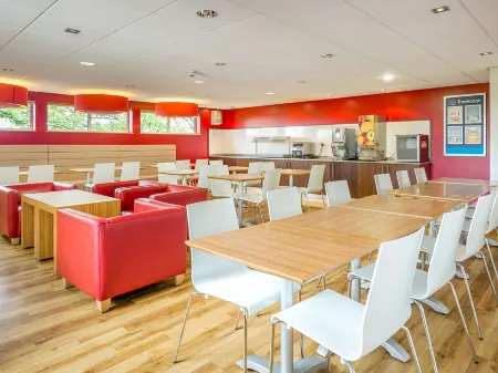 Cricklewood Lodge Hotel Отели в г. Брент