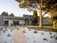 Ibis Carcassonne Est la Cité
