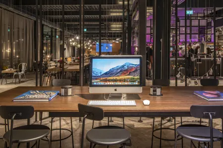 Moxy London Heathrow Airport Отели рядом со станцией Станция Хитроу-Терминал 5