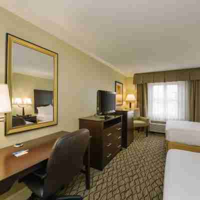 Holiday Inn Express & Suites Merrimack Rooms