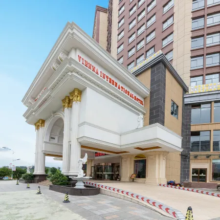 Vienna International Hotel (Hezhou Zhaoping Government Affairs Center)