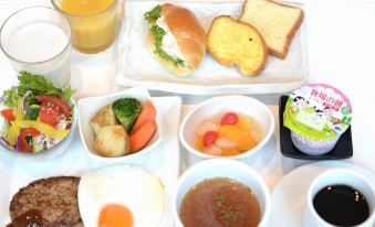 Queens Hotel Chitose - Housity