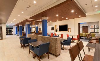 Holiday Inn Express & Suites Dodge City