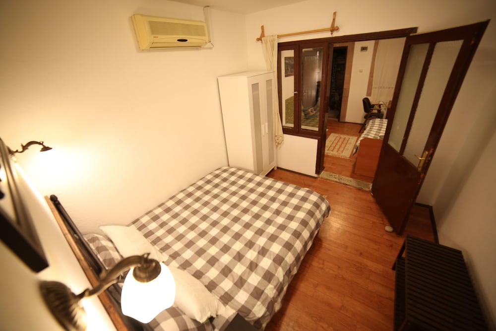 Akropolis Guest House