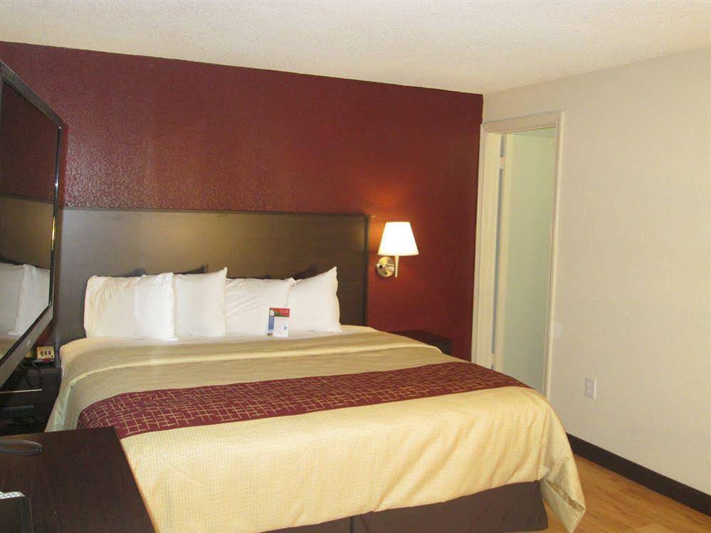 Red Roof Inn Plus+ & Suites Guilford