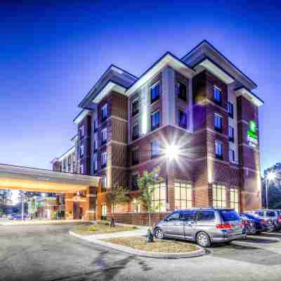 Holiday Inn Express & Suites Cleveland West - Westlake Hotel Exterior