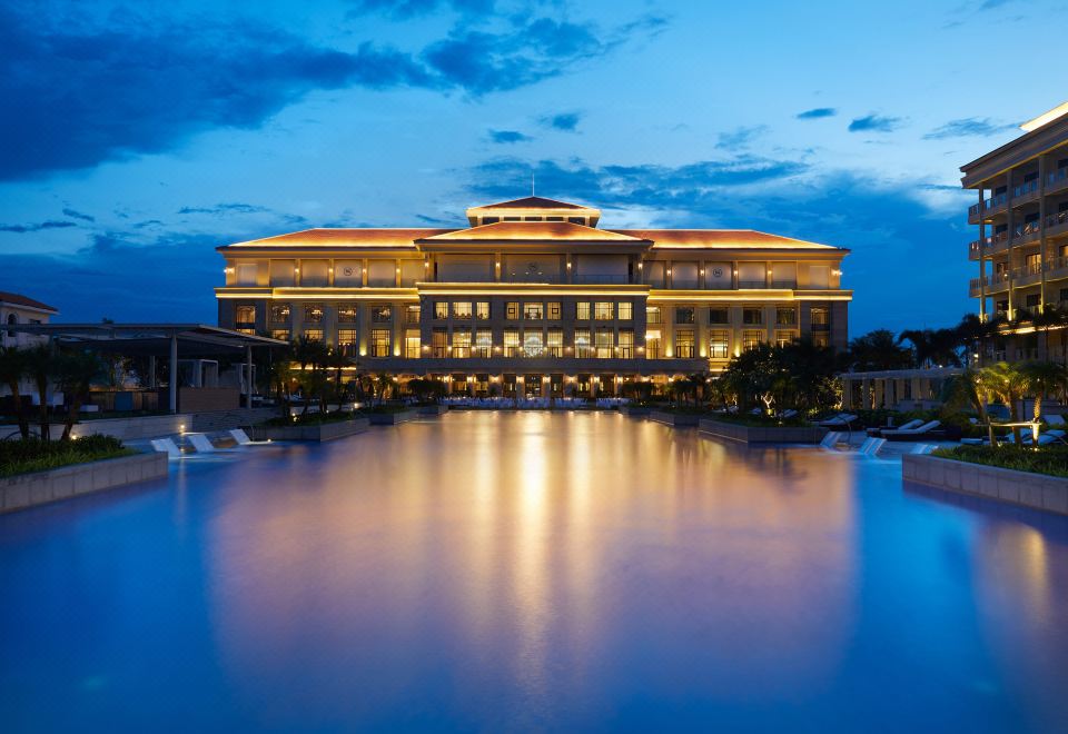 Vinpearl Luxury Da Nang Over view