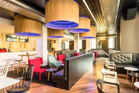 Ibis Adelaide