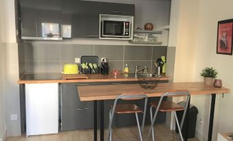 Studio in Marseille, with Furnished Balcony and Wifi - 2 km from The Beach