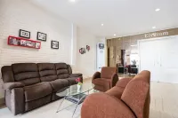 RedDoorz Plus @ Hotel Alden Makassar Các khách sạn ở Ujung Pandang