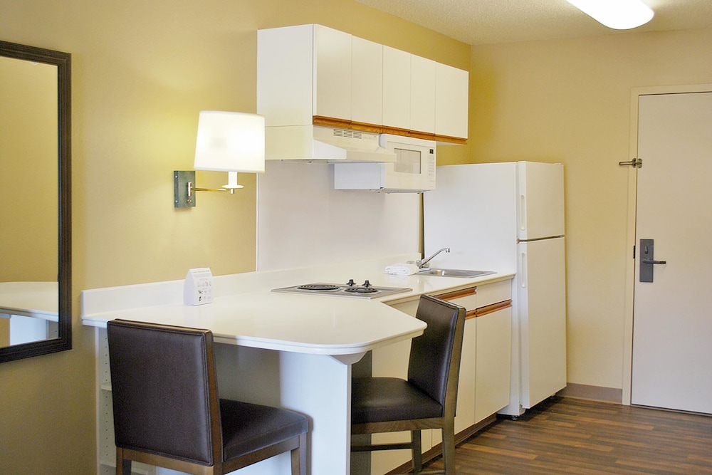 Extended Stay America Suites - Kansas City - Country Club Plaza