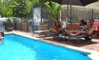 Sundancer Backpackers Hostel